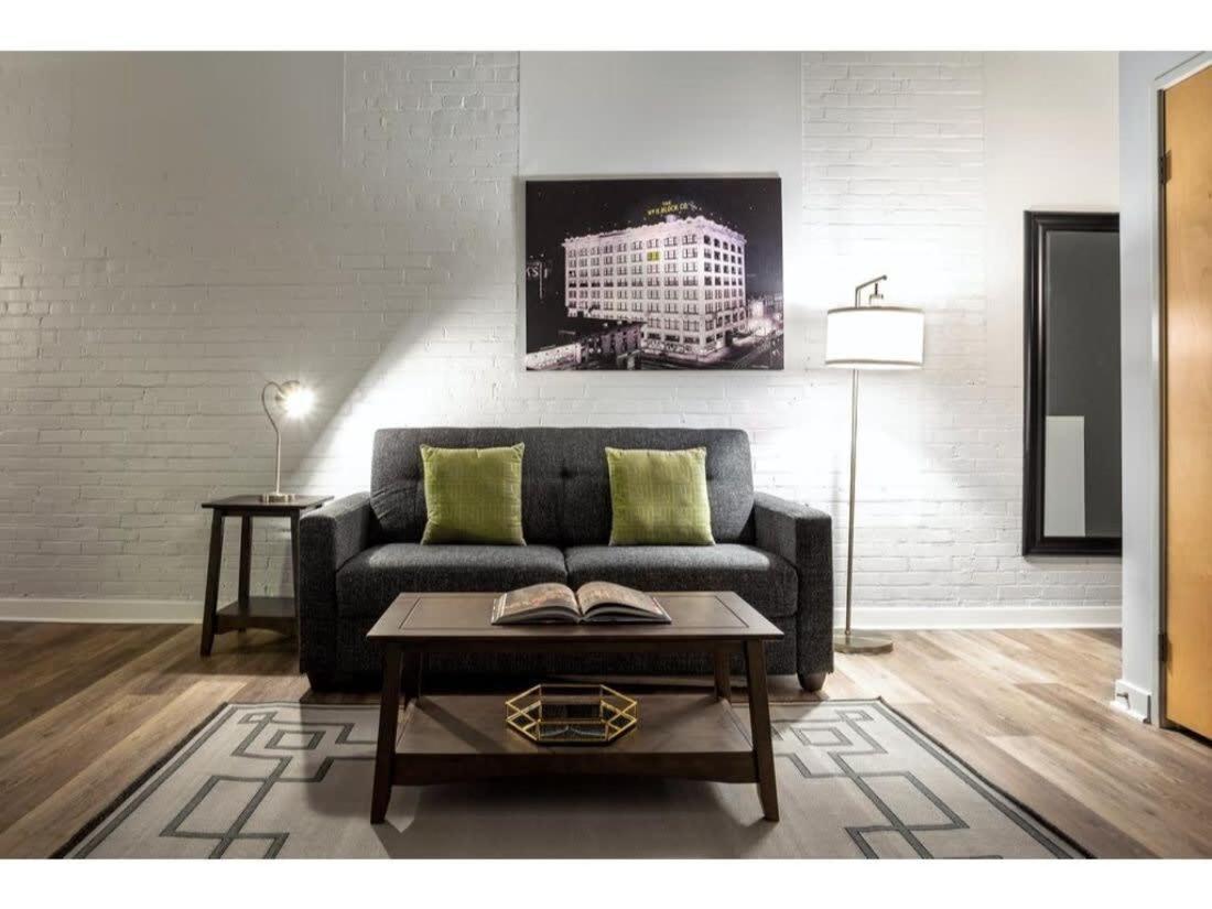 Bold 2Br 2Ba In The Block Apartment By Cozysuites! Indianapolis Buitenkant foto