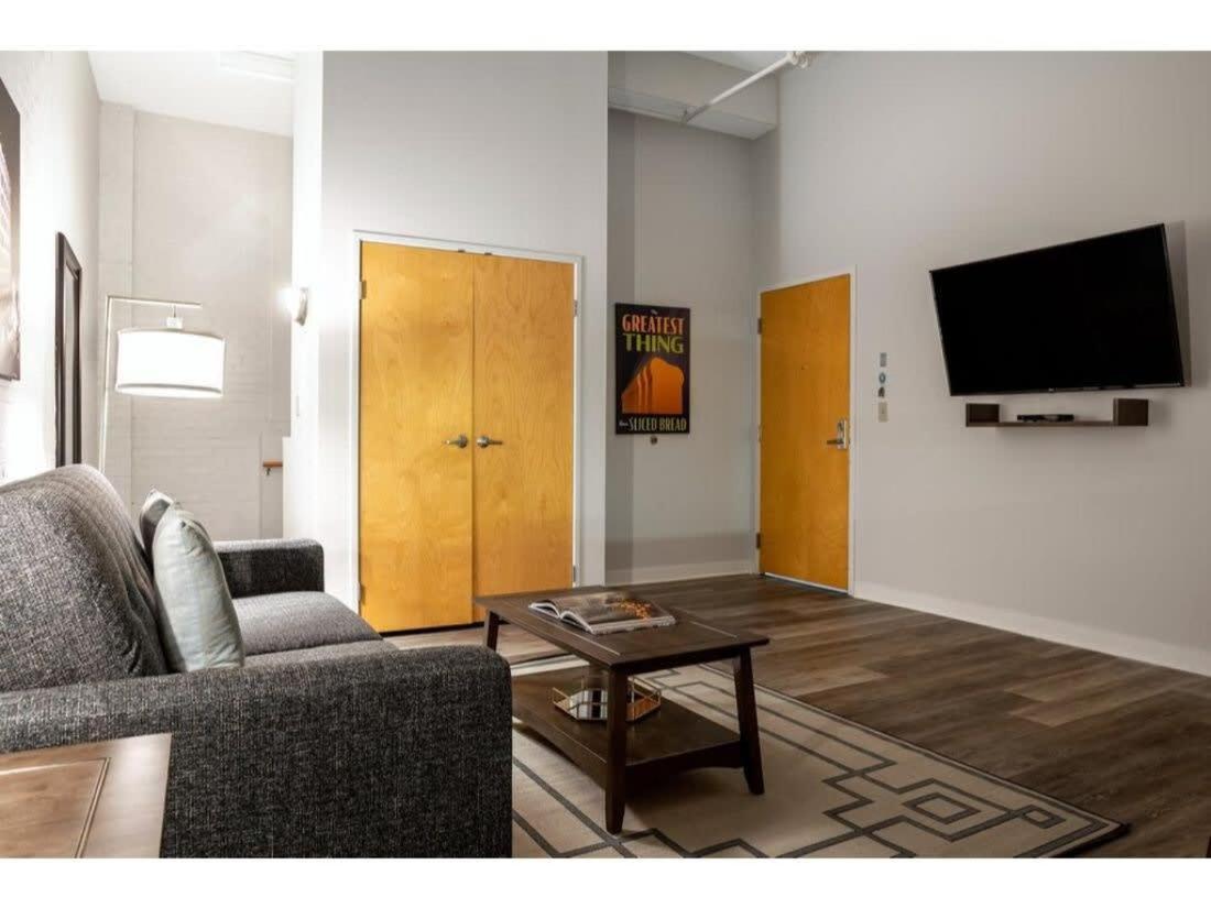 Bold 2Br 2Ba In The Block Apartment By Cozysuites! Indianapolis Buitenkant foto