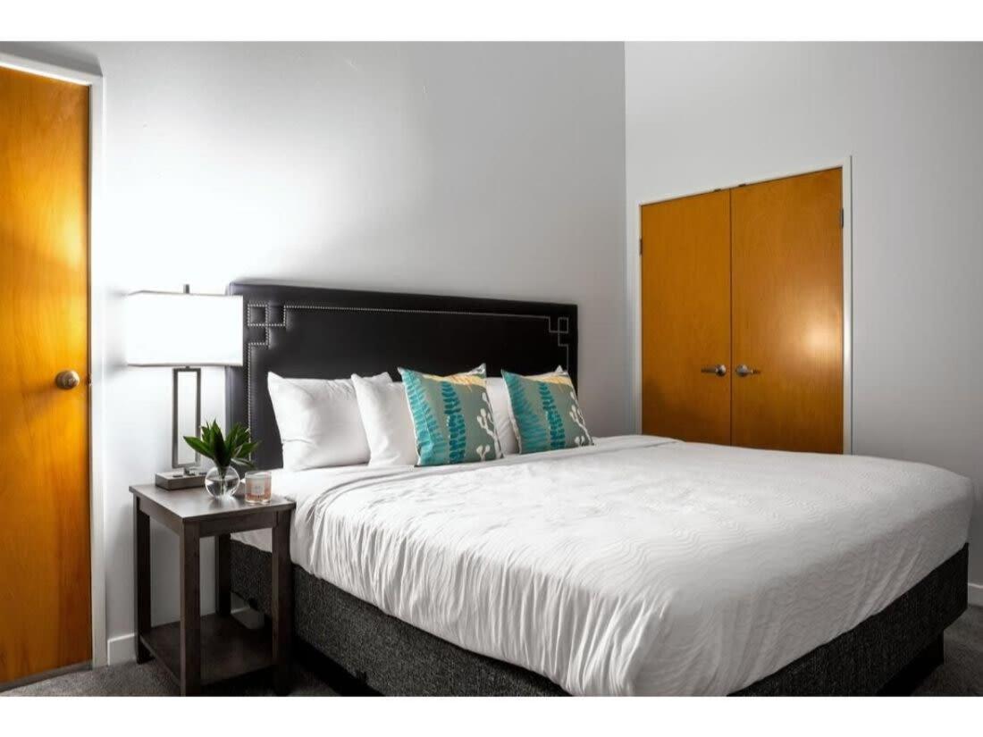 Bold 2Br 2Ba In The Block Apartment By Cozysuites! Indianapolis Buitenkant foto