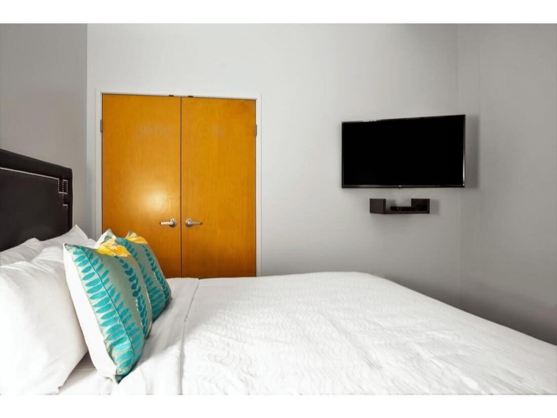 Bold 2Br 2Ba In The Block Apartment By Cozysuites! Indianapolis Buitenkant foto